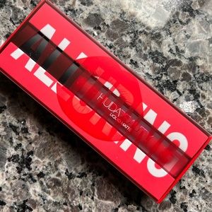 Huda Beauty gorgeous red matte lip Alluring NIB/NWT